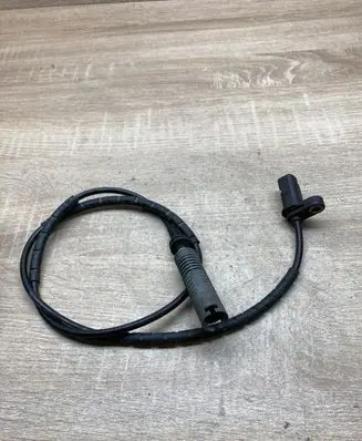 BMW 1 E82 E88 ABS wheel speed sensor V20720499 987079560