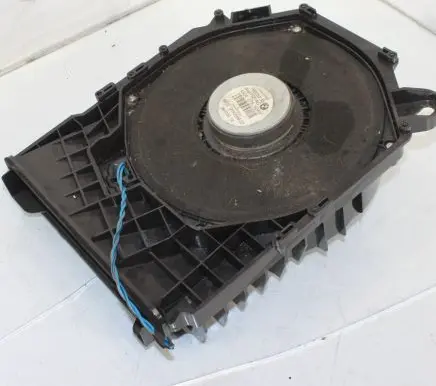 BMW 1 E82 E88 Subwoofer speaker 9143986 18820010 430407860491