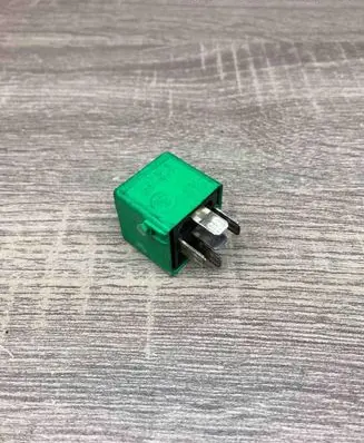 BMW 3 E36 Other relay 8353447 V23134N52X171