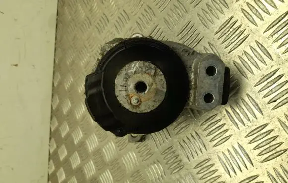 Honda Civic IX Engine mount bracket 21TA9
