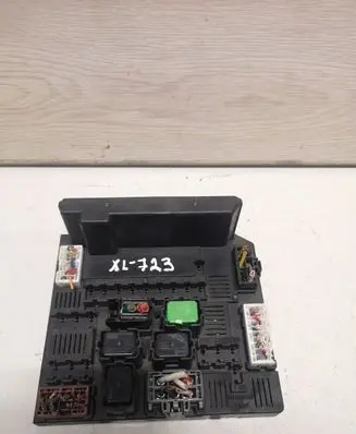 Nissan Qashqai Fuse module 284B7 522791F03 4647874901