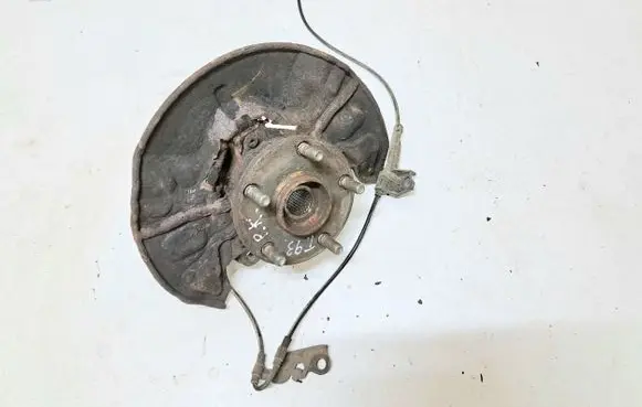 Toyota Corolla Verso AR10 Front wheel hub
