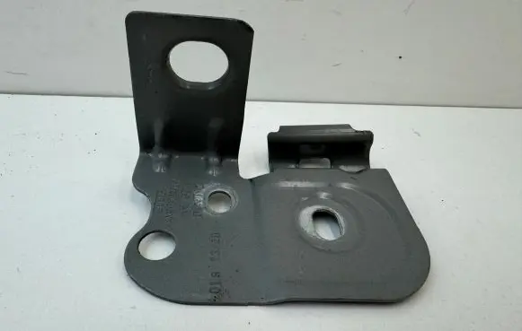 Audi Q7 4M Fender mounting bracket 4M0821168A
