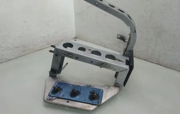Audi A8 S8 D2 4D Front bumper mounting bracket 4D0959115