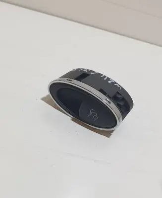 Mercedes-Benz E W211 Tailgate opening switch A2118211151 SWF501890