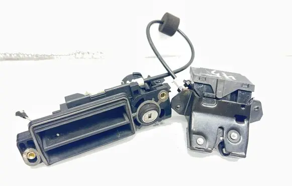 Mercedes-Benz E W211 Loading door lock A1717500085 A1717500185 A2037500693