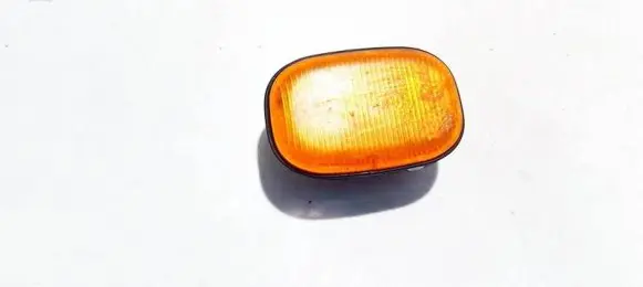Toyota Avensis Verso Front fender indicator light 013047