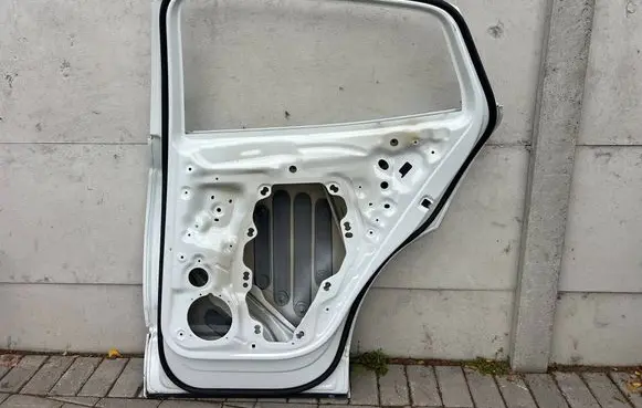 Volkswagen ID.5 Rear door