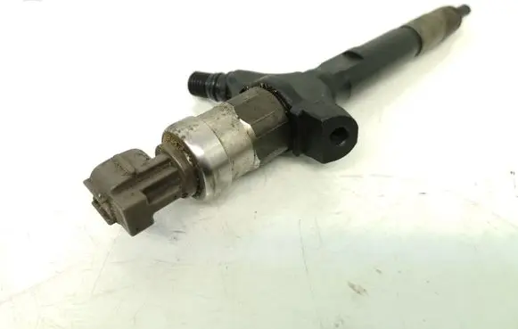 Volkswagen Golf I Fuel injector 8972391617 05602