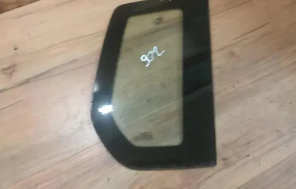 Mazda 2 Rear side window