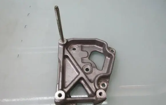Lexus IS III XE30 Engine mount bracket