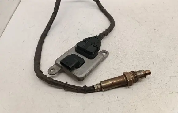 Mercedes-Benz C W205 Lambda probe sensor A0009058511 0009058511 A3C01067600609