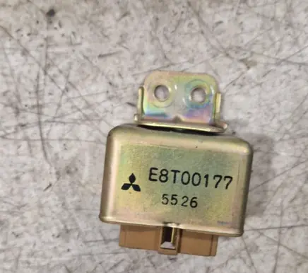 Mitsubishi Space Wagon Other relay E8T00177 5526