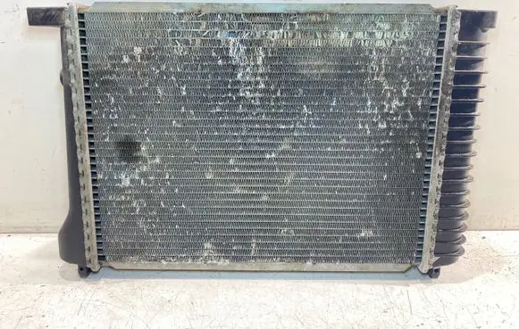BMW 3 E30 Coolant radiator 1712821 21570
