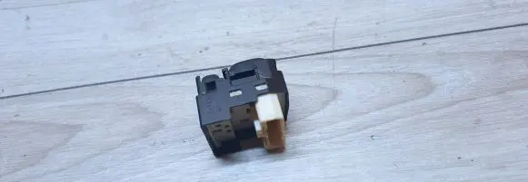 Toyota Yaris Wing mirror switch 183574