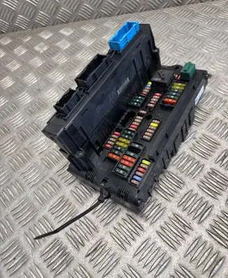 BMW 5 F10 F11 Fuse module 9252815 317033442 060911