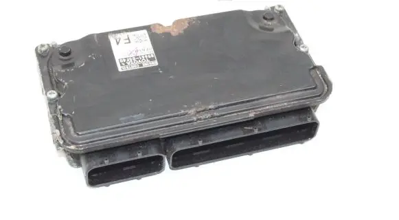 Toyota Avensis T270 Engine control unit/module 8966105F40 MB2762000560