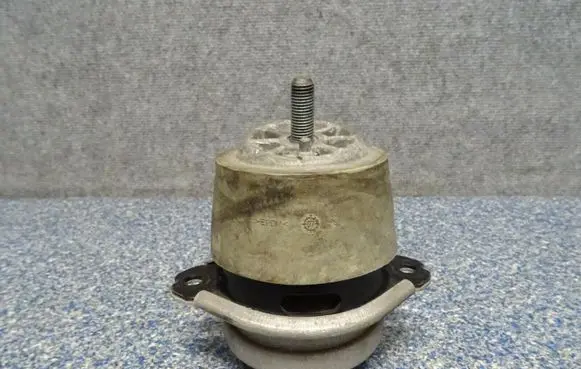 Engine mount bracket