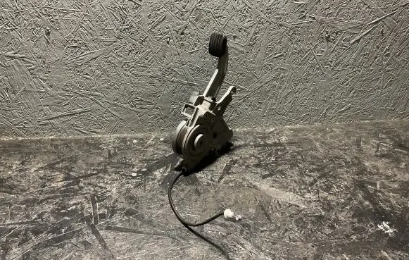 Handbrake/parking brake lever assembly