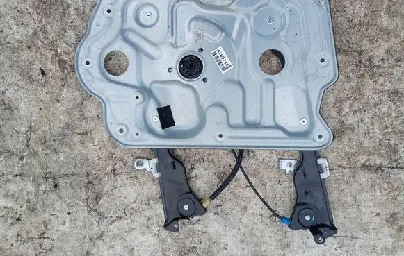 Nissan Qashqai Sliding door window regulator with motor