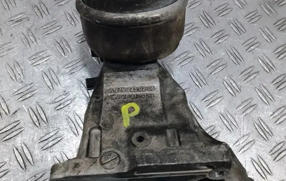 Mercedes-Benz S W222 Engine mount vacuum valve 