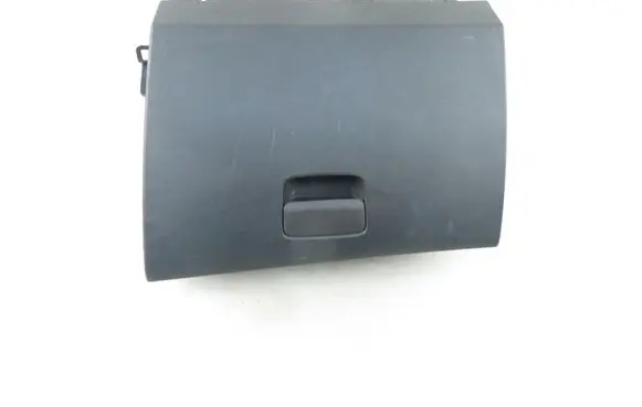 Glove box