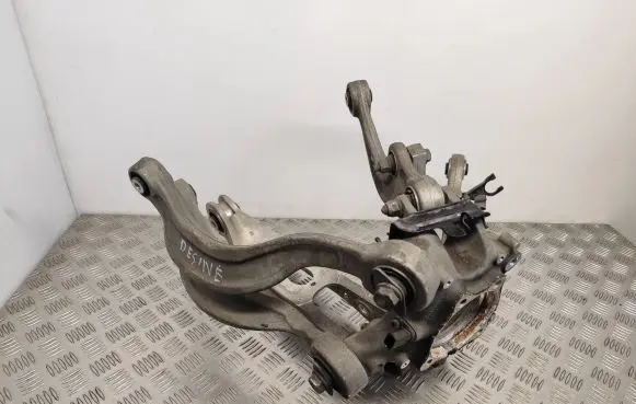 Rear wheel hub spindle/knuckle