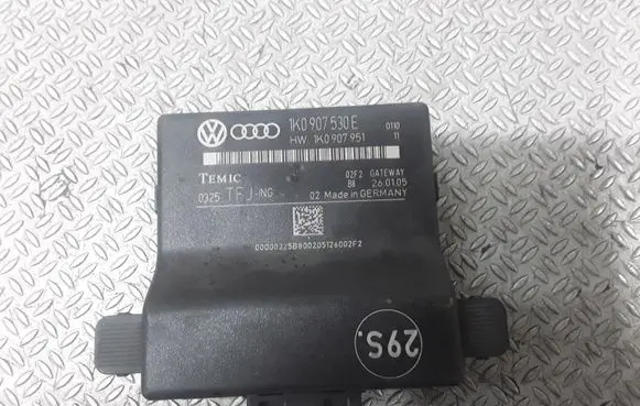 Volkswagen Touran I Door control unit/module 1K0907530E