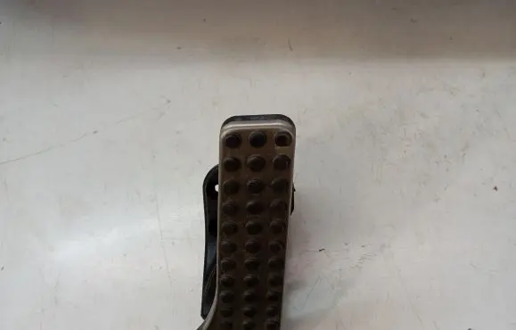 Mercedes-Benz C AMG W205 Accelerator throttle pedal A2053000104