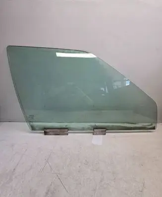 Volvo S70 V70 V70 XC Front door window glass four-door