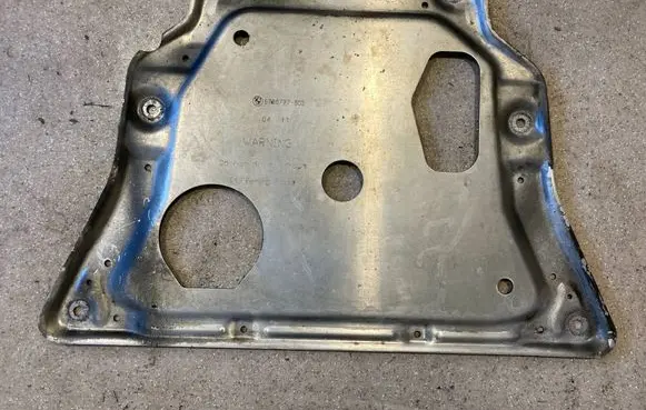 BMW X6 E71 Engine splash shield/under tray 6788727
