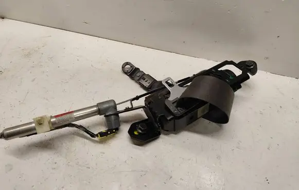 Volvo V70 Front seatbelt 8626240
