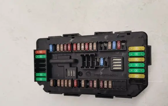 BMW 2 F22 F23 Fuse module 9389068