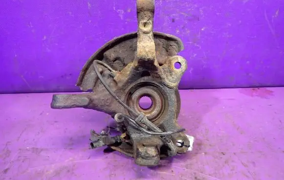 Mitsubishi Colt Front wheel hub spindle knuckle 