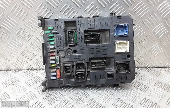 Citroen C5 Fuse module 281197595