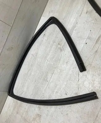 Nissan Micra K14 Rubber seal rear door window/glass 823305FA0A