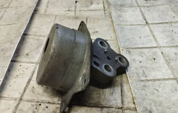 Fiat Croma Gearbox mount 1768781 AV05609