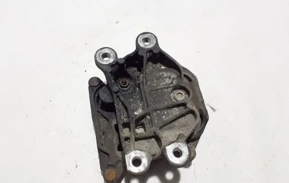 Gearbox mounting bracket