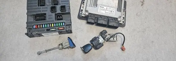 Peugeot 308 SW Engine ECU kit and lock set 9665291180 0261S04009 9663193780