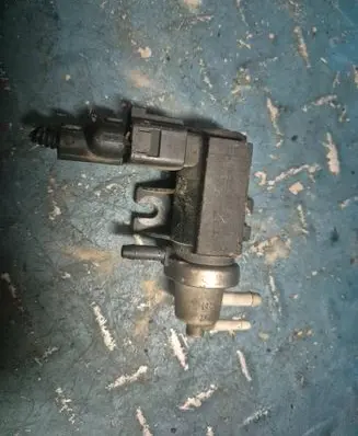 Audi A3 S3 8L Turbo solenoid valve 10906627A