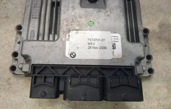 BMW 3 E46 Engine control unit/module 7573701