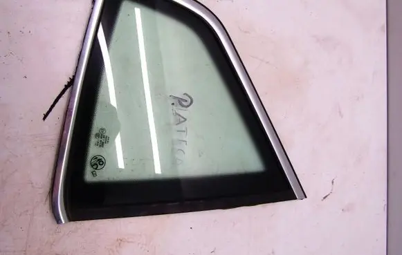 Seat Ateca Rear side window 1111