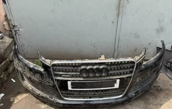 Audi Q7 4L Front bumper 4L0807437D