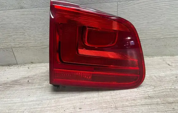 Tailgate rear/tail lights