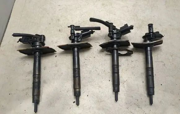 Audi A3 S3 A3 Sportback 8P Fuel injectors set 03l130277 0445116030