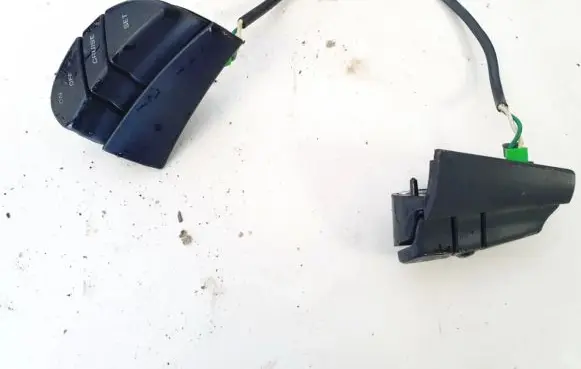Steering wheel buttons/switches