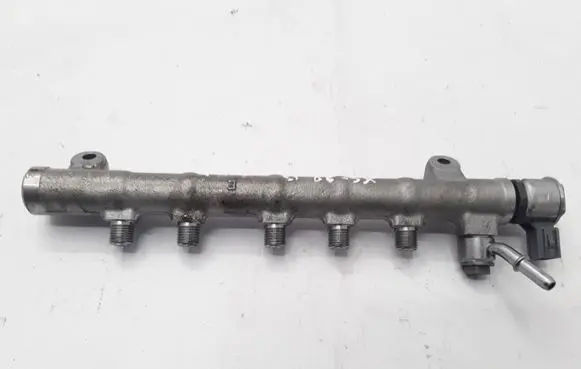 Volvo XC90 Fuel main line pipe 31303612