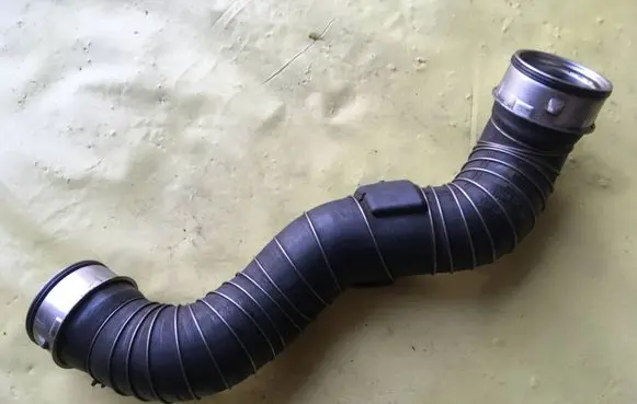 Mercedes-Benz C W203 Intercooler hose/pipe A2035280782