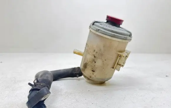 Honda CR-V Brake fluid reservoir 