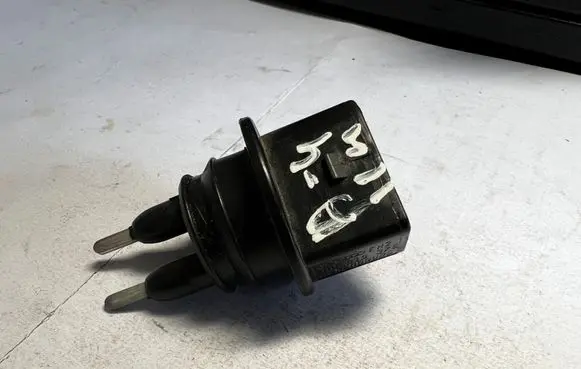 Audi A4 S4 B8 8K Windshield washer fluid level sensor 7H0919376